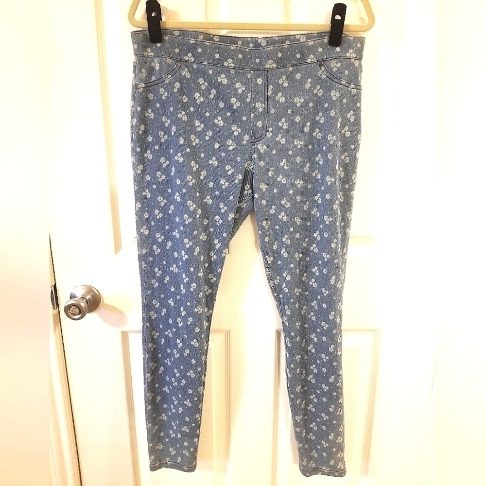 Utopia by Hue Jeans